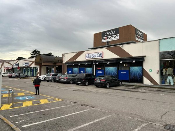 negozio in vendita a Brescia in zona Volta