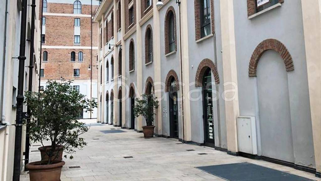 ufficio in vendita a Brescia in zona Porta Venezia