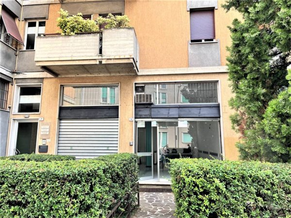 negozio in vendita a Brescia in zona Crocifissa di Rosa