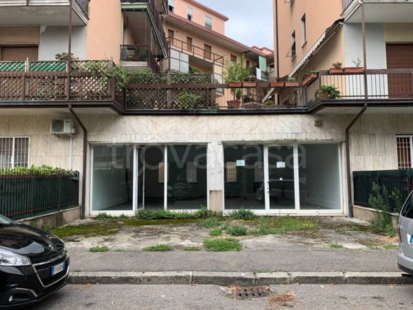 negozio in vendita a Brescia in zona Urago/Mella