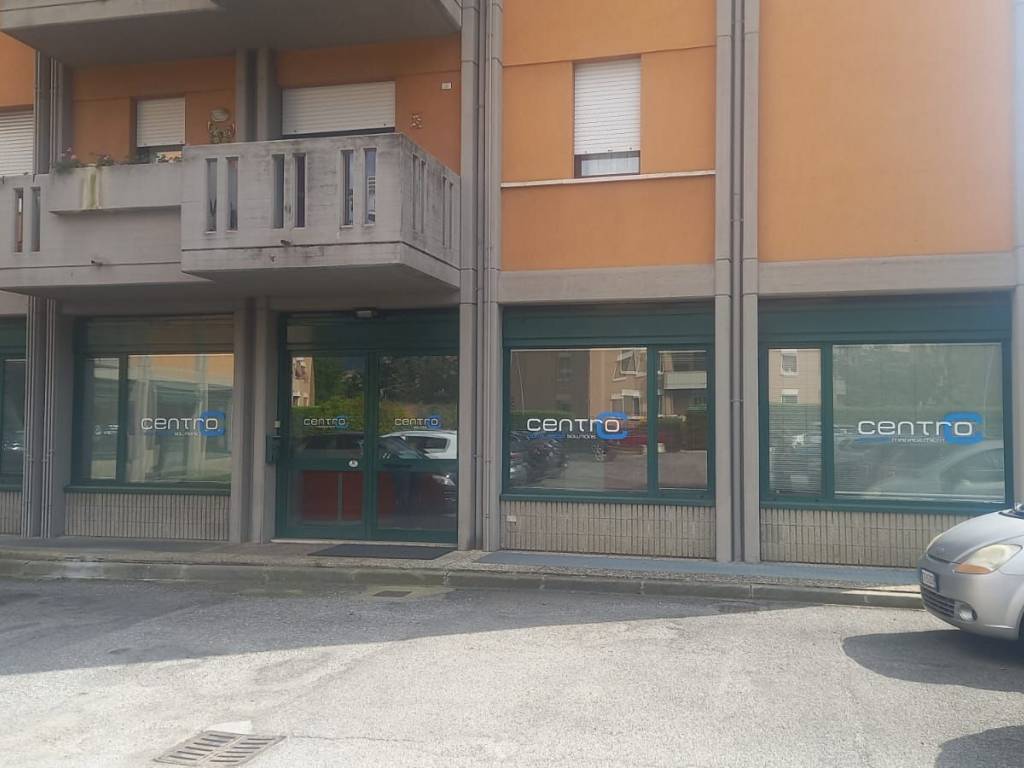 negozio in vendita a Brescia in zona Volta