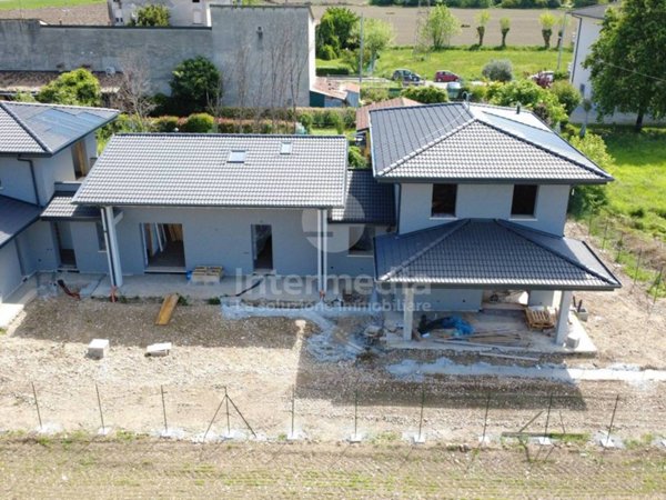 casa indipendente in vendita a Brescia in zona Volta