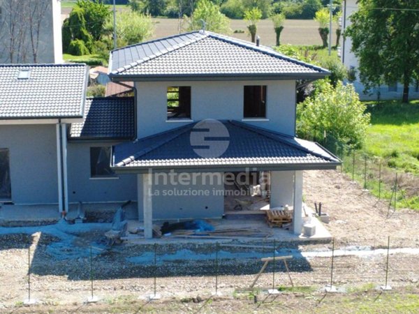 casa indipendente in vendita a Brescia in zona Volta