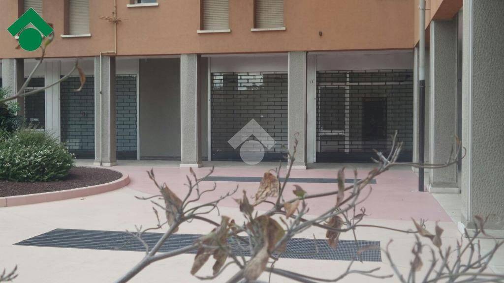negozio in vendita a Brescia in zona Don Bosco