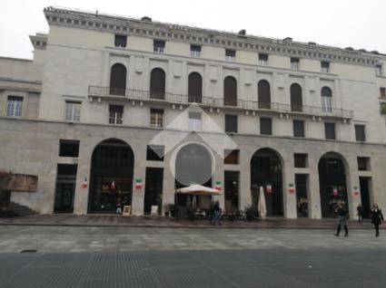 negozio in vendita a Brescia in zona Centro Storico
