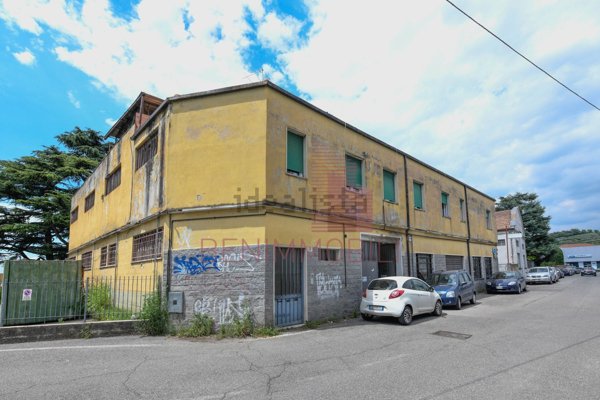 locale di sgombero in vendita a Brescia in zona Chiusure