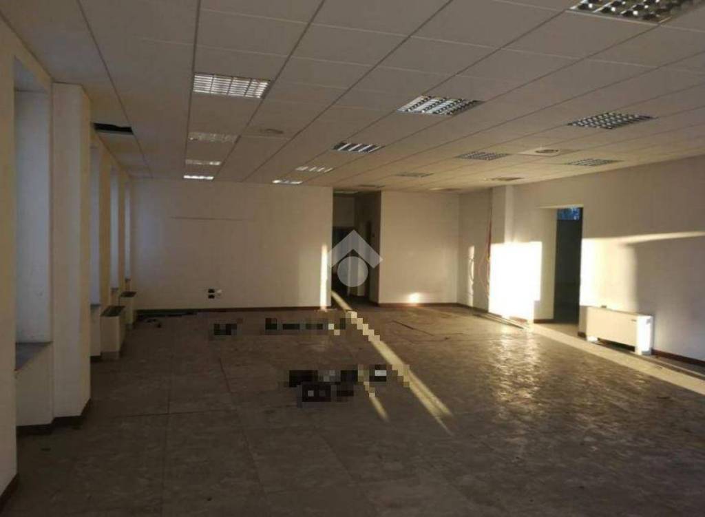 negozio in vendita a Brescia in zona Fiumicello