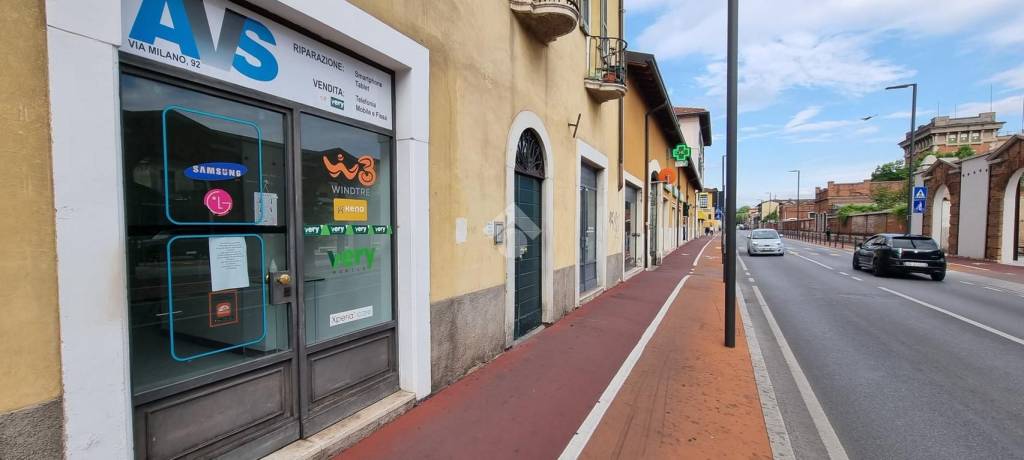 negozio in vendita a Brescia in zona Fiumicello
