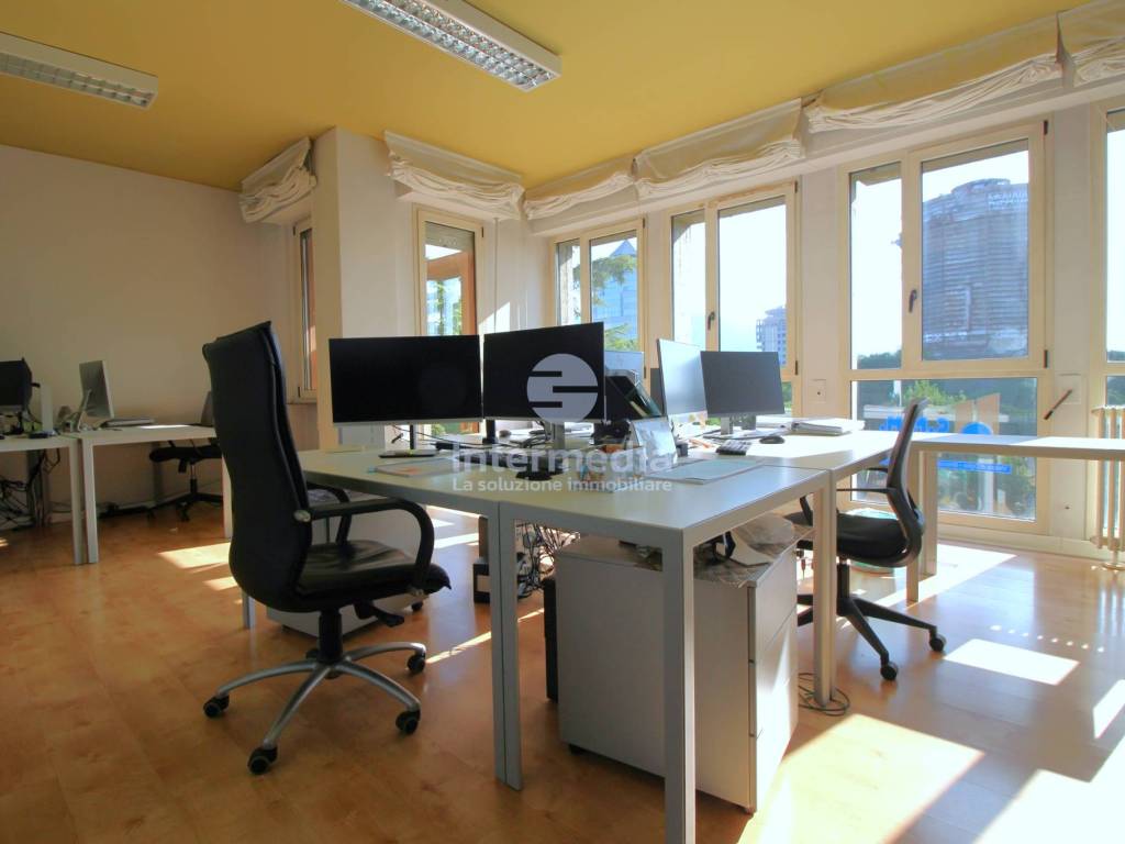 ufficio in vendita a Brescia in zona Volta