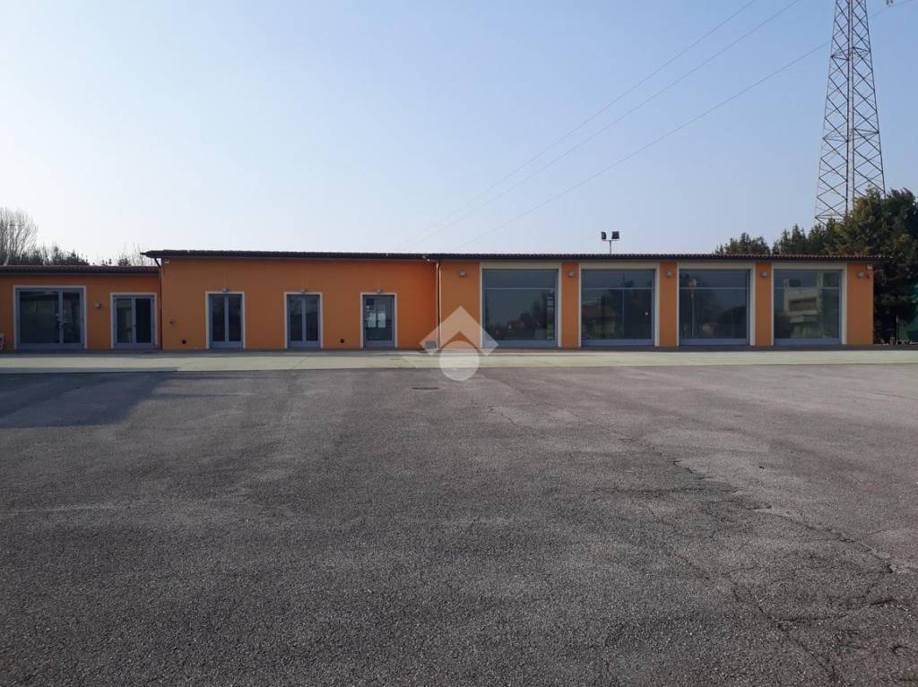 negozio in vendita a Brescia in zona Fornaci