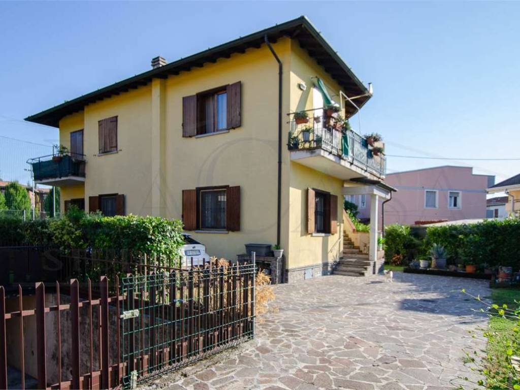 casa indipendente in vendita a Brescia in zona Chiusure