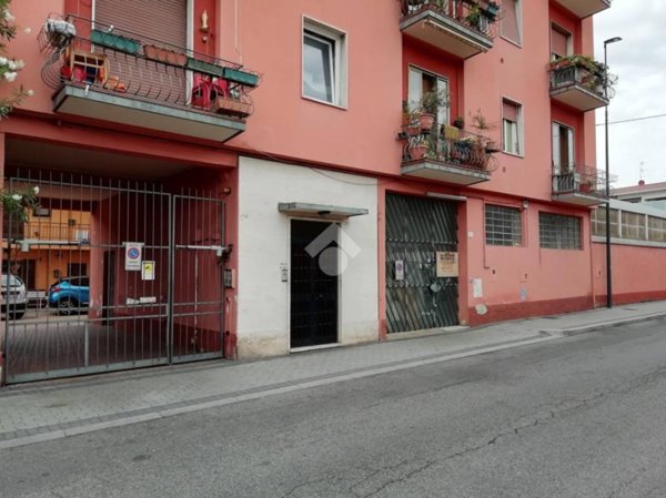 negozio in vendita a Brescia in zona Fiumicello