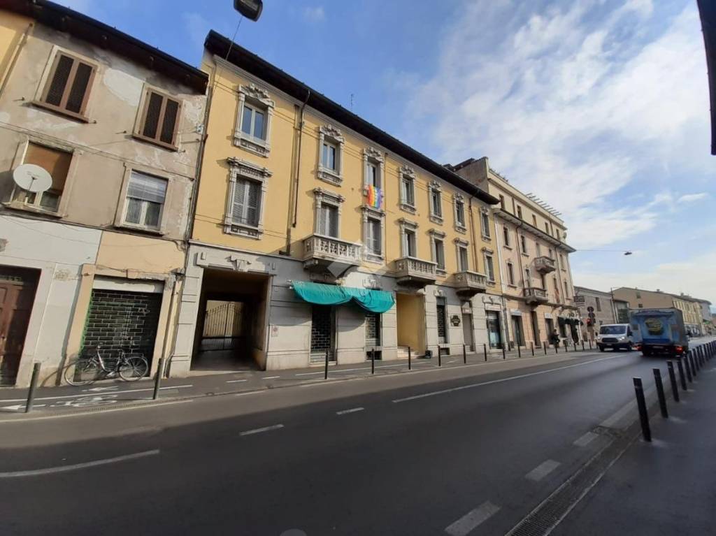 negozio in vendita a Brescia in zona Fiumicello