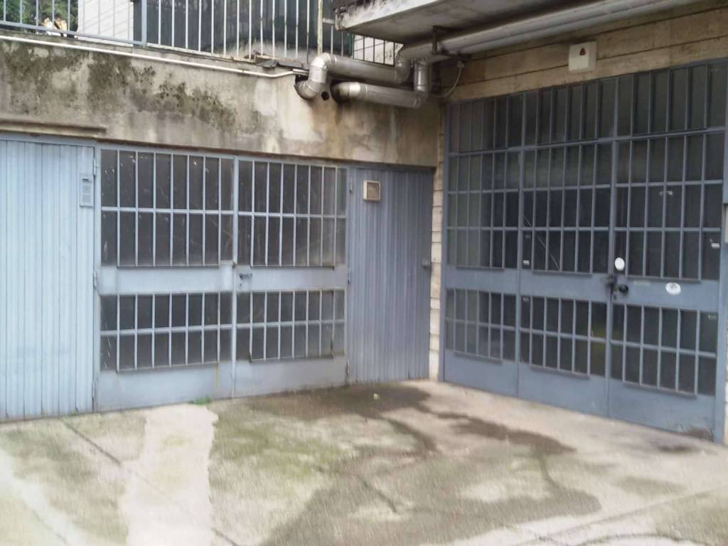 locale commerciale in vendita a Brescia in zona Villaggio Prealpino