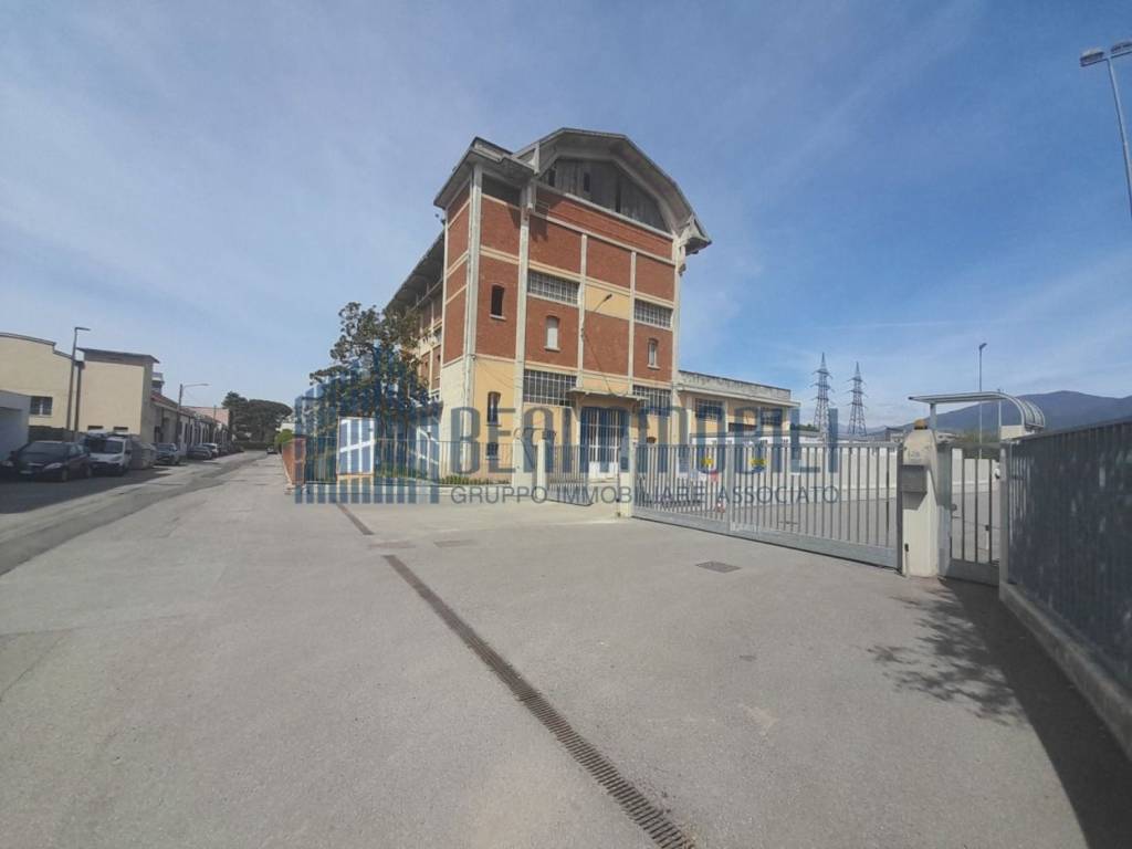 locale commerciale in vendita a Brescia in zona San Bartolomeo