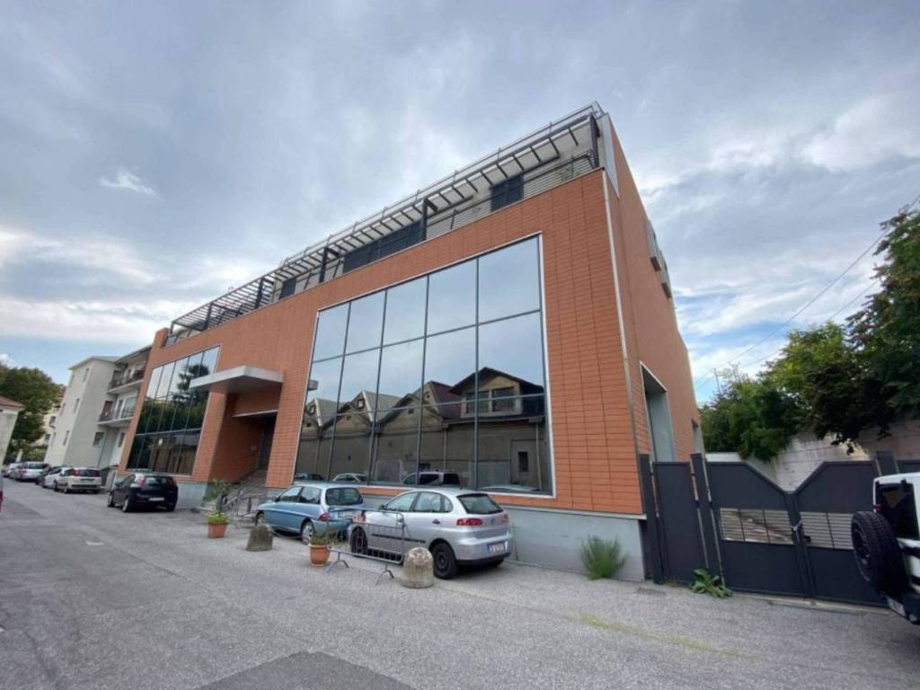 intera palazzina in vendita a Brescia in zona Volta