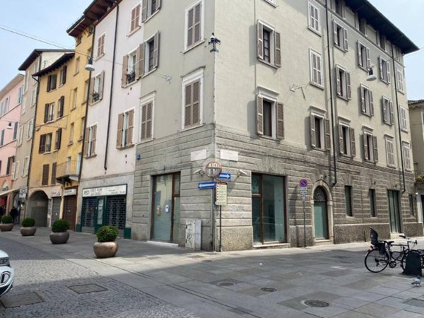 negozio in vendita a Brescia in zona Centro Storico