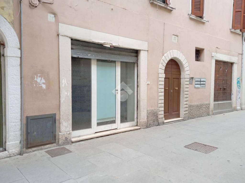 negozio in vendita a Brescia in zona Centro Storico