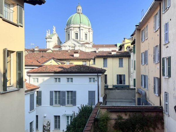 casa indipendente in vendita a Brescia in zona Centro Storico