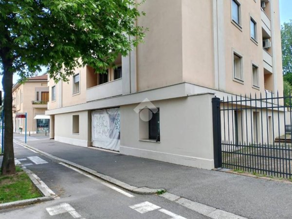 negozio in vendita a Brescia in zona Borgo Trento