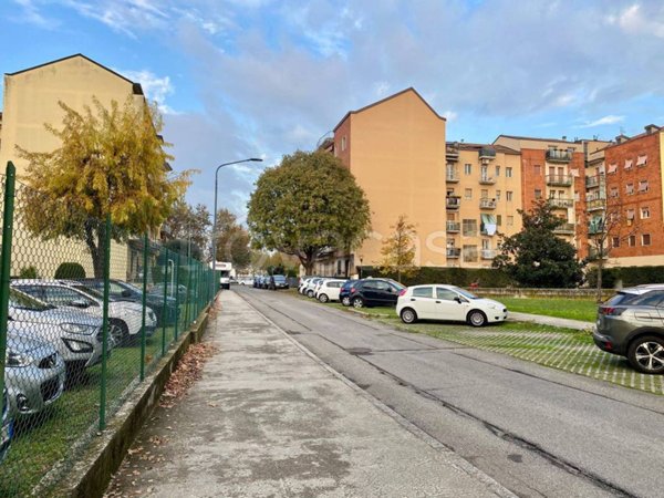 locale commerciale in vendita a Brescia in zona Porta Milano