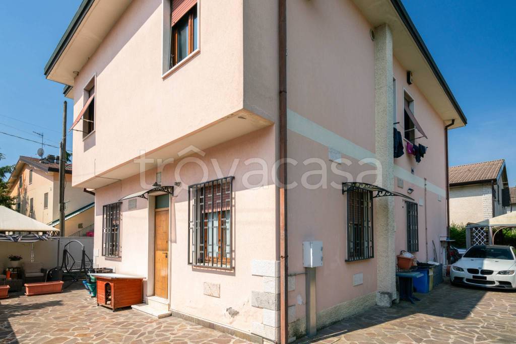 casa indipendente in vendita a Brescia in zona Villaggio Badia