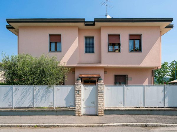 casa indipendente in vendita a Brescia in zona Urago/Mella