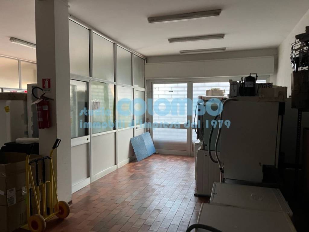 negozio in vendita a Brescia in zona Quartiere Primo Maggio