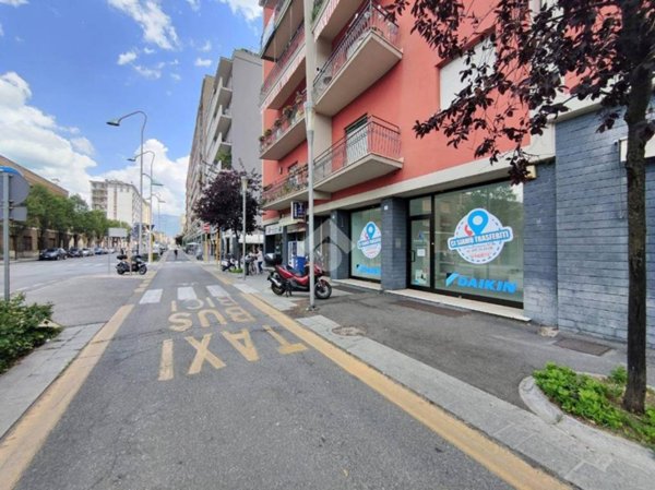 negozio in vendita a Brescia in zona Crocifissa di Rosa