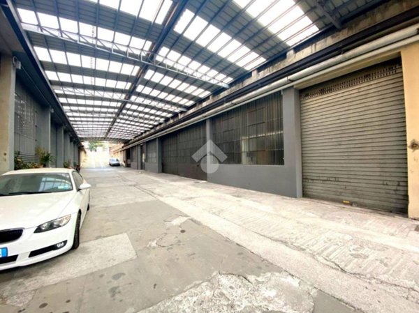 locale commerciale in vendita a Brescia in zona Mompiano