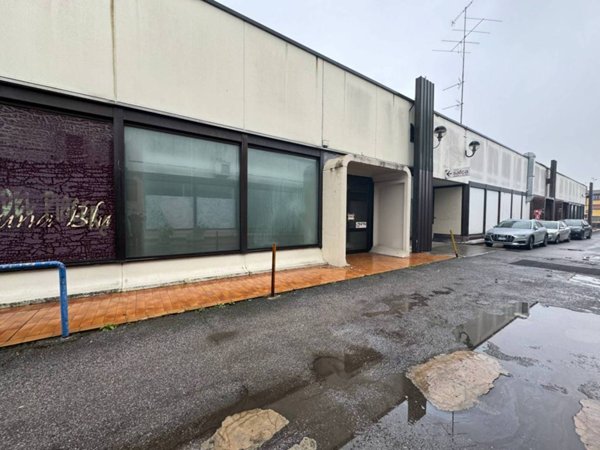 negozio in vendita a Brescia in zona Volta