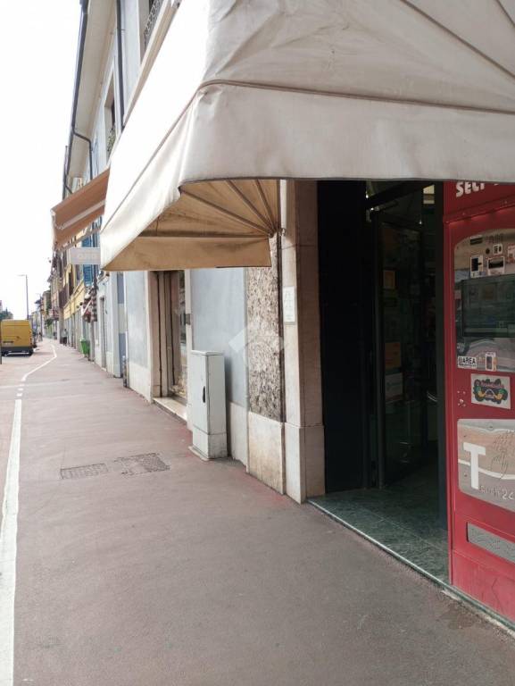 negozio in vendita a Brescia in zona Porta Milano