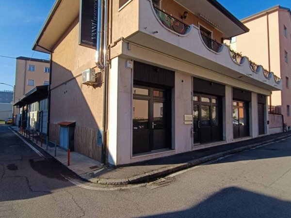 intera palazzina in vendita a Brescia in zona Volta
