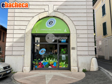 negozio in vendita a Brescia in zona Fiumicello