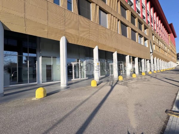 ufficio in vendita a Brescia in zona Quartiere Primo Maggio