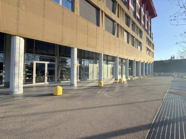 negozio in vendita a Brescia in zona Volta