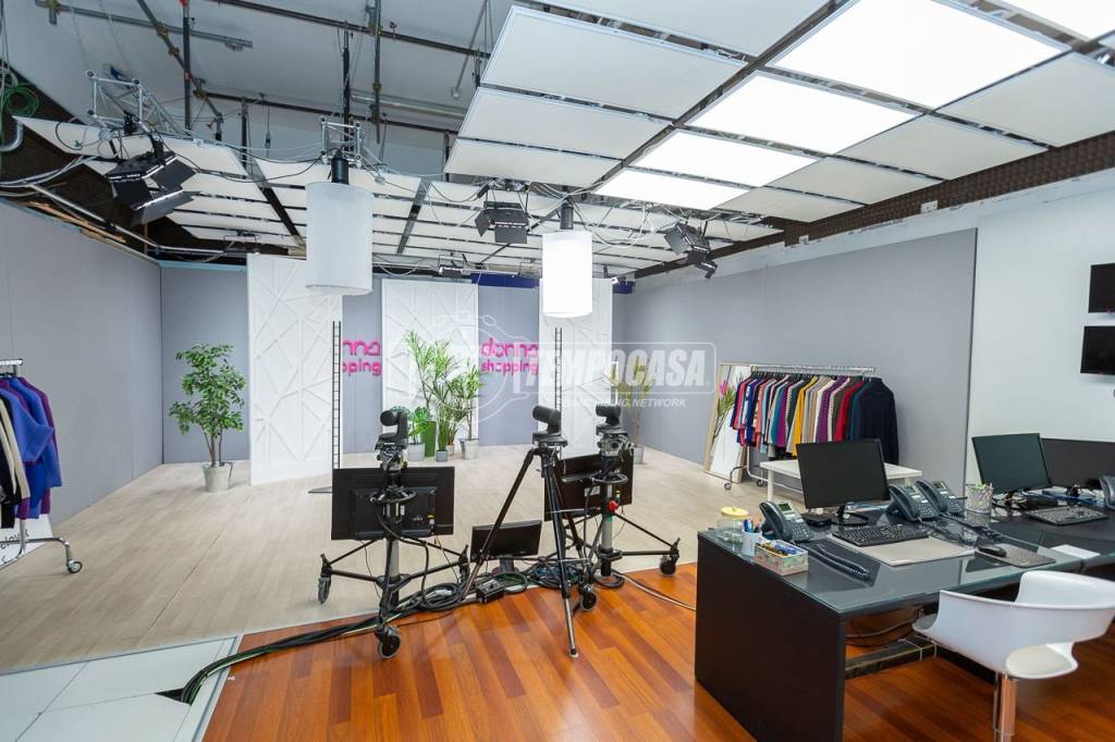 negozio in vendita a Brescia in zona Quartiere Primo Maggio