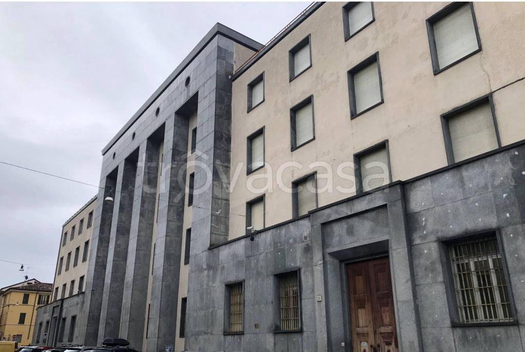 intera palazzina in vendita a Brescia in zona Carmine