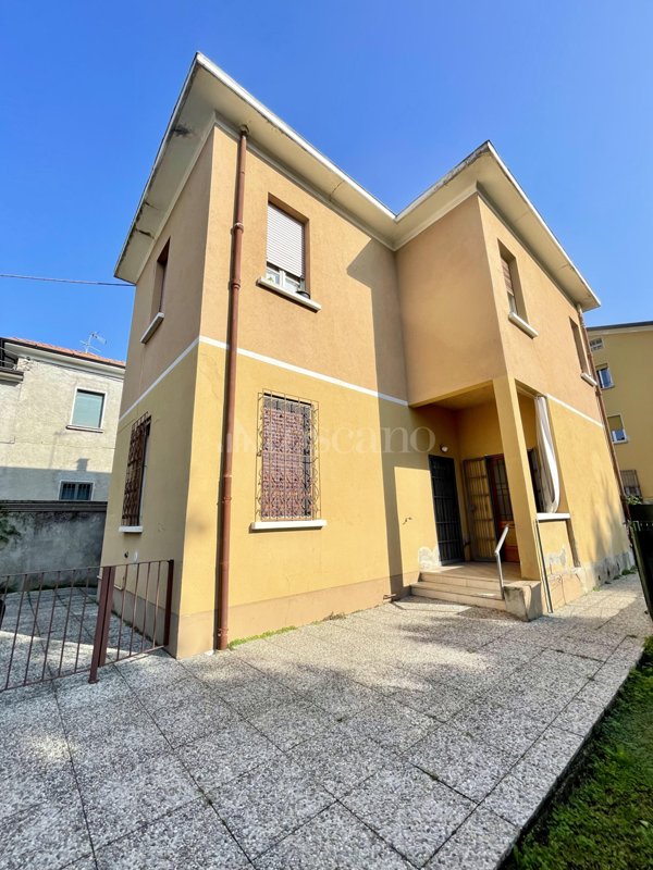 casa indipendente in vendita a Brescia in zona Centro Storico
