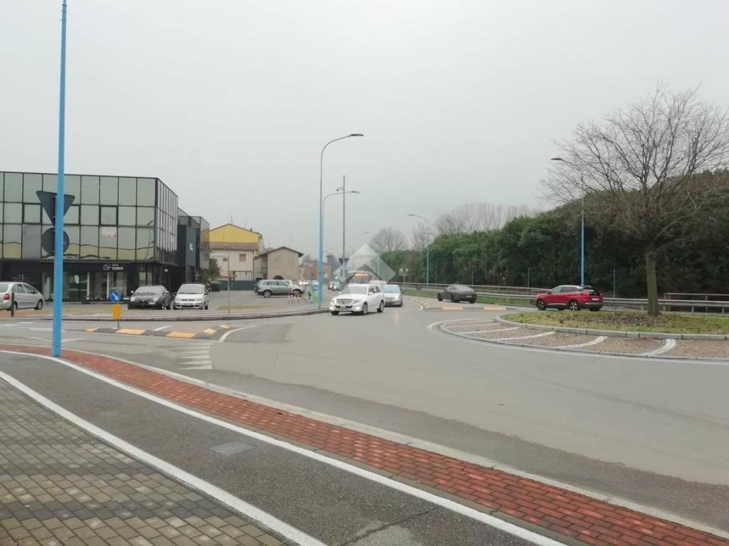 negozio in vendita a Brescia in zona Villaggio Violino