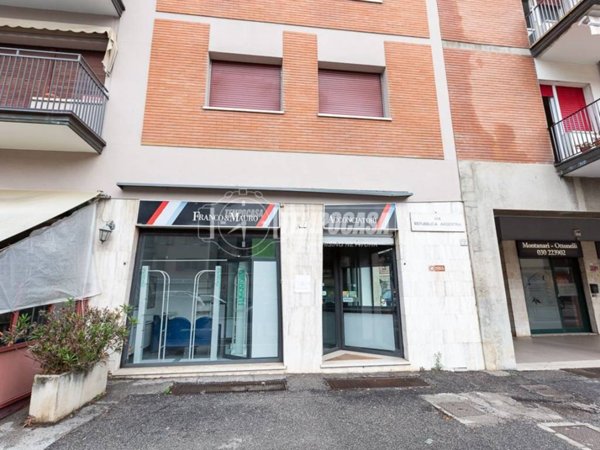 negozio in vendita a Brescia in zona Volta