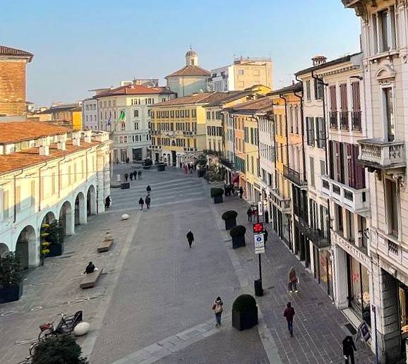 appartamento in vendita a Brescia in zona Centro Storico