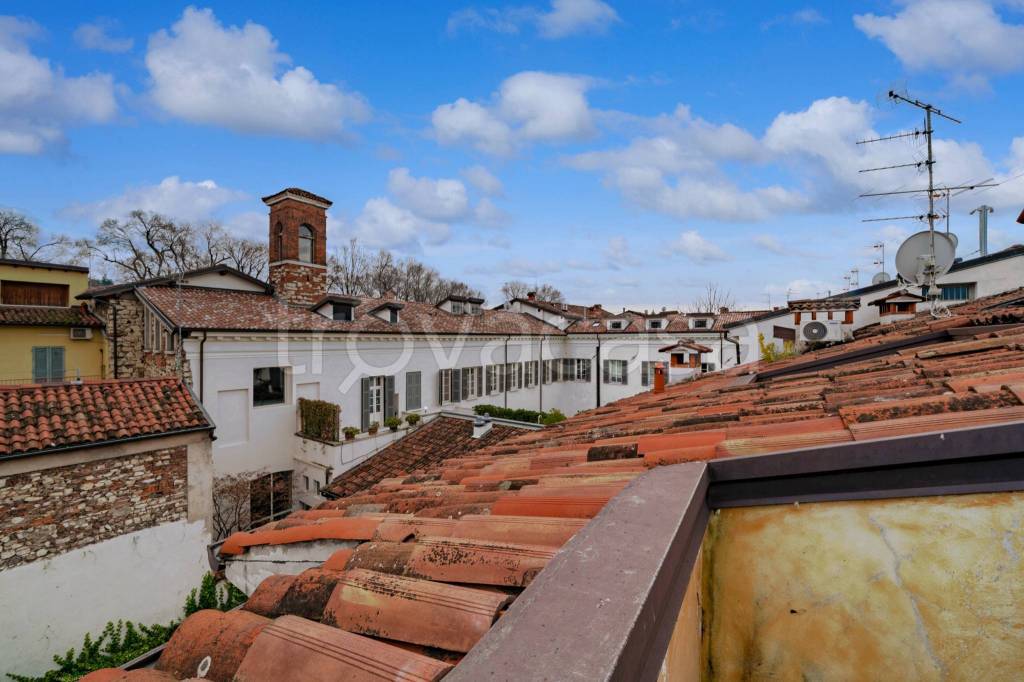 appartamento in vendita a Brescia in zona Carmine