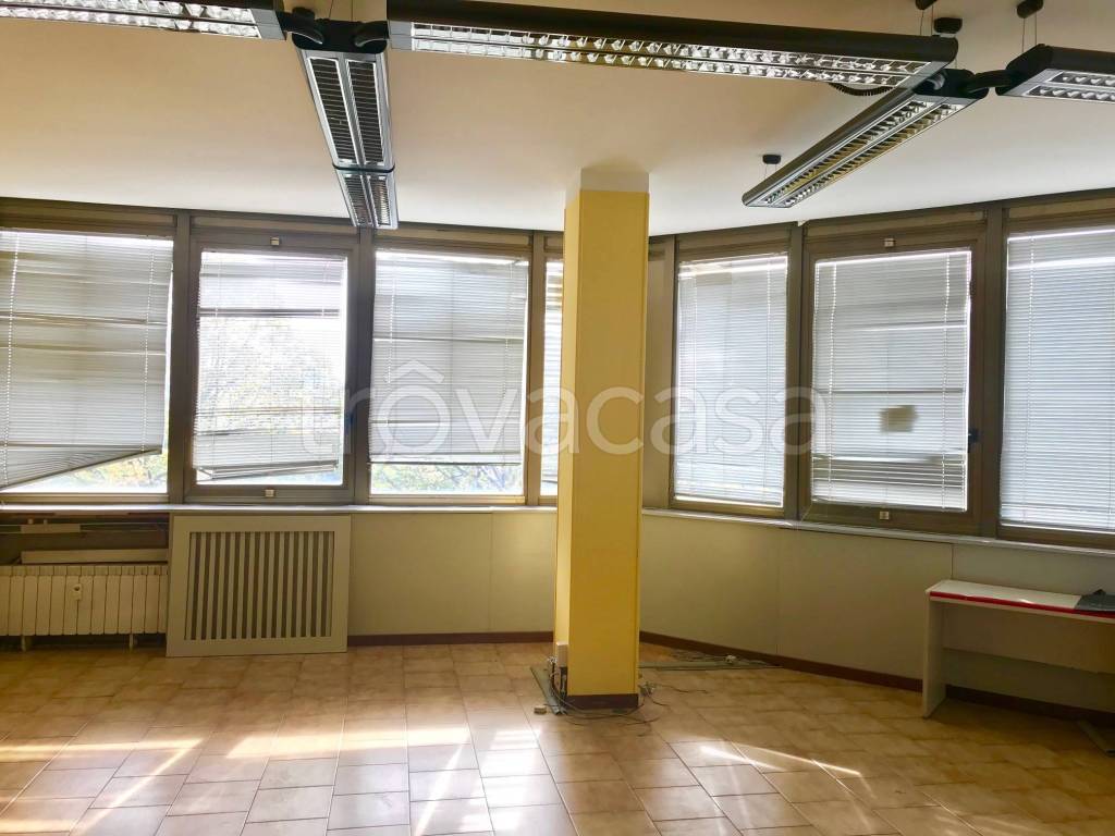 ufficio in vendita a Brescia in zona Lamarmora