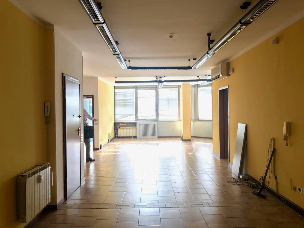 ufficio in vendita a Brescia in zona Volta