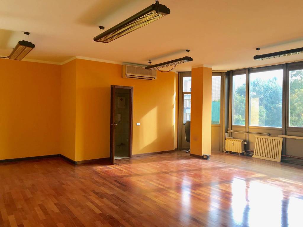 ufficio in vendita a Brescia in zona Lamarmora