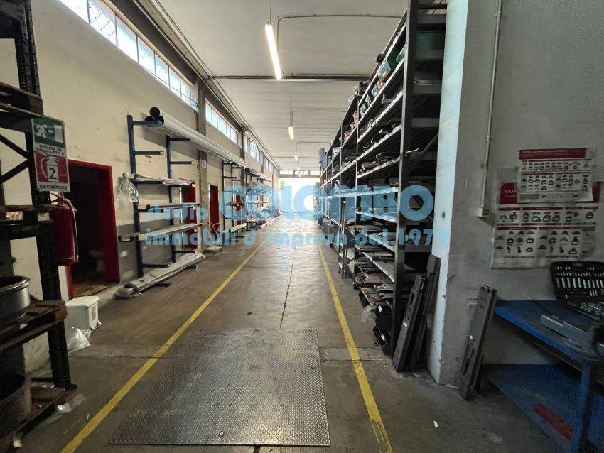 locale commerciale in vendita a Brescia in zona Don Bosco