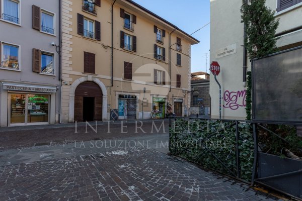 locale commerciale in vendita a Brescia in zona Carmine