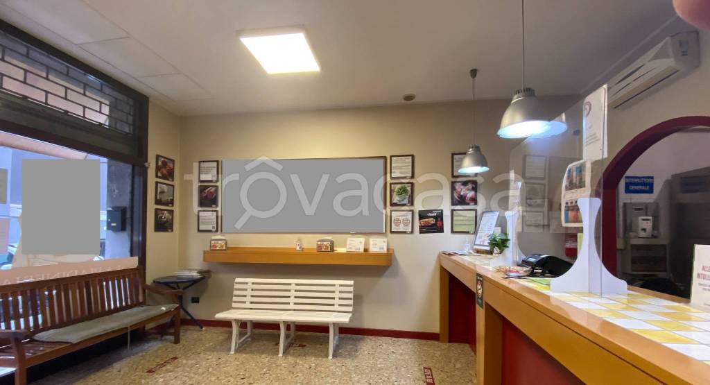 negozio in vendita a Brescia in zona Volta