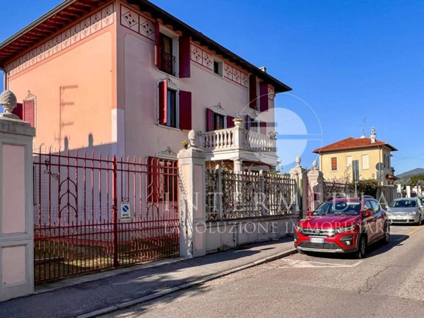 casa indipendente in vendita a Brescia in zona Chiusure